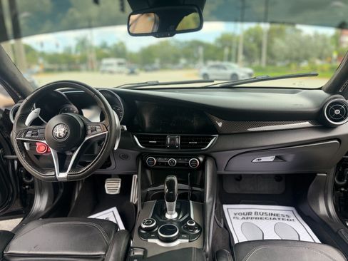 Used 2018 Alfa Romeo Giulia Ti Sport w/ Quick Order Package 22S Sport AWD/4WD image 15