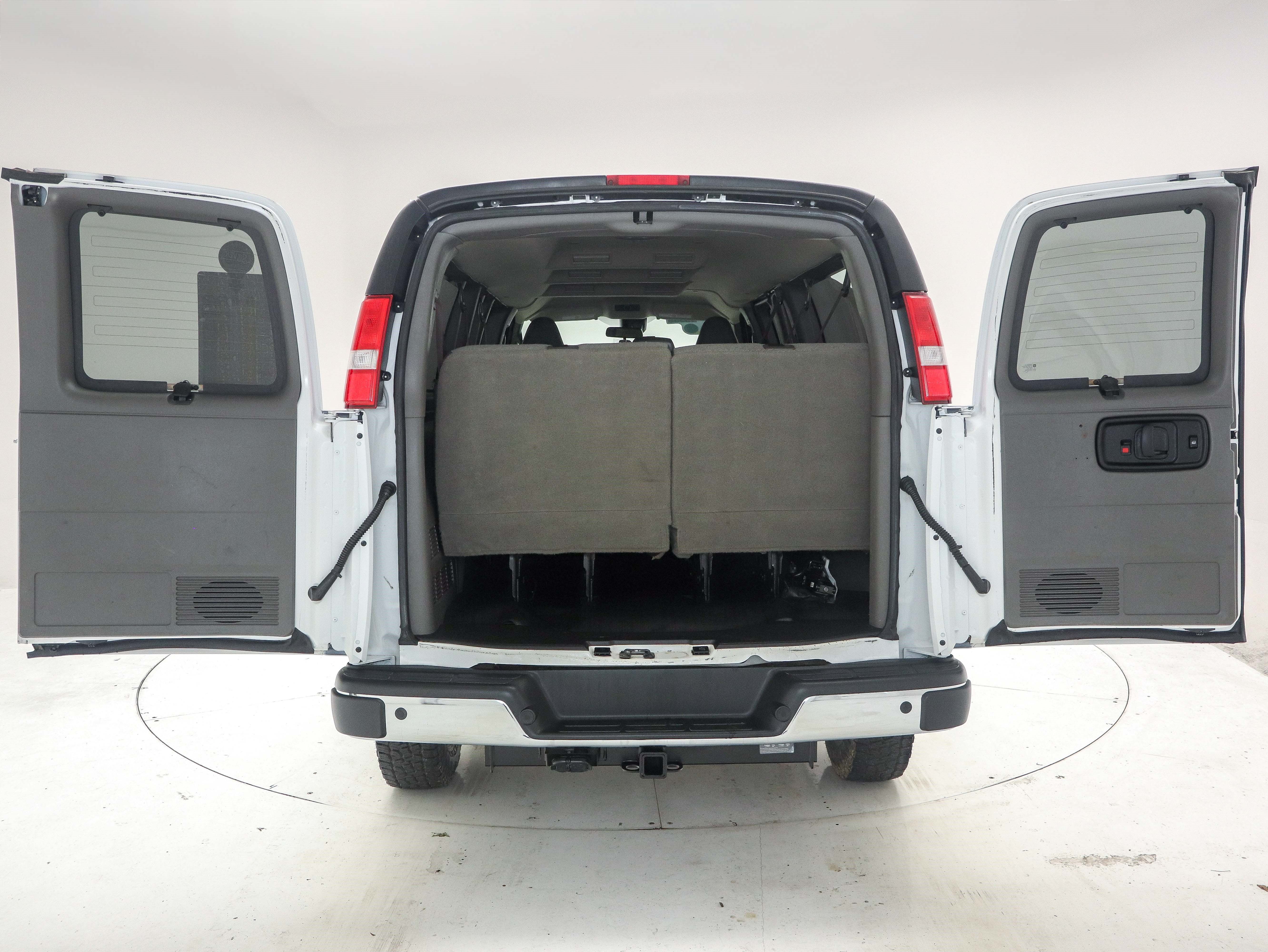 Used 2023 GMC Savana 3500 LS w/ Chrome Appearance Package RWD image 9