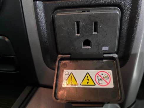 Used 2023 RAM 1500 Classic SLT w/ Trailer & Traction Group image 38