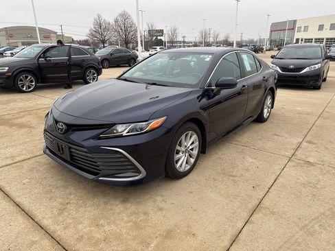 Used 2022 Toyota Camry LE image 7