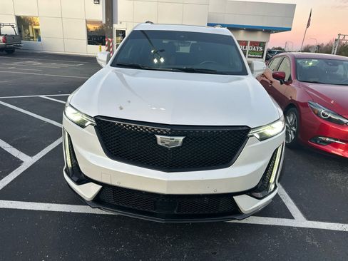 Used 2021 Cadillac XT6 Sport w/ LPO, ONYX Package image 2