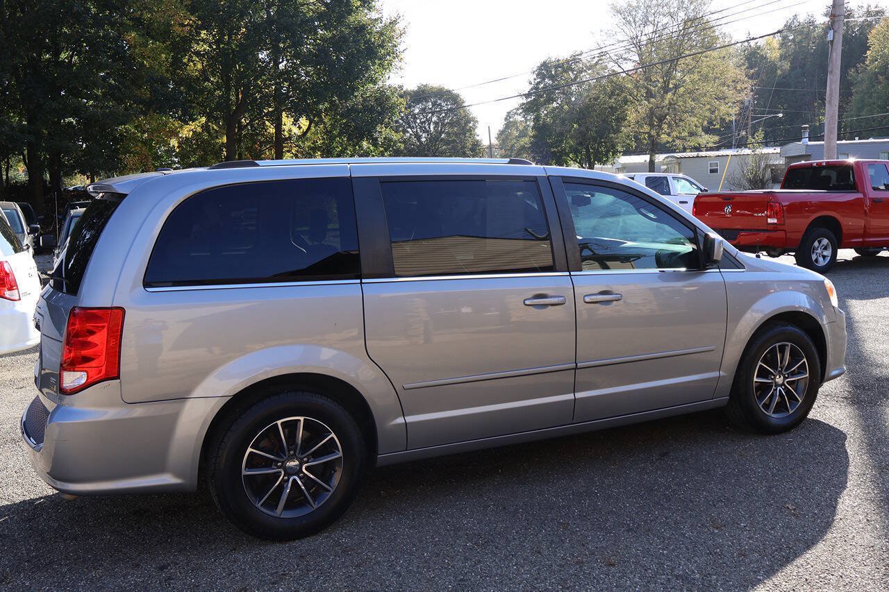 Used 2017 Dodge Grand Caravan SXT FWD image 7