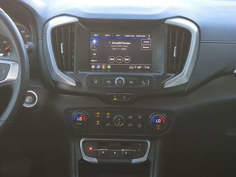 Used 2024 GMC Terrain SLE w/ Driver Convenience Package FWD image 17