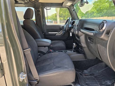 Used 2015 Jeep Wrangler Unlimited Sport w/ Quick Order Package 24S AWD/4WD image 27