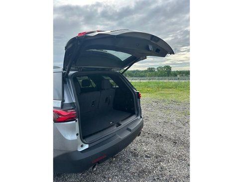 Used 2023 Chevrolet Traverse LT FWD image 28
