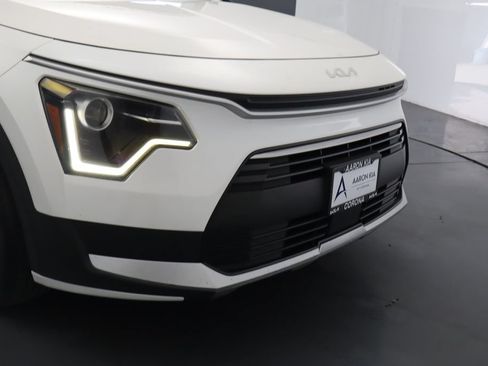 Used 2023 Kia Niro EX FWD image 9