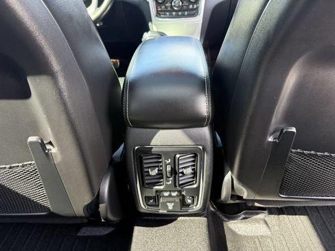 Used 2015 Jeep Grand Cherokee High Altitude AWD/4WD image 24