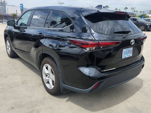 Used 2024 Toyota Highlander LE AWD/4WD image 5