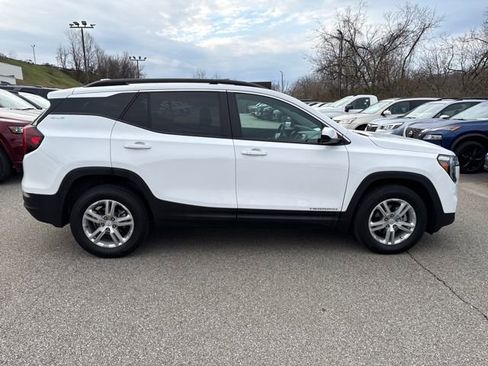 Used 2023 GMC Terrain SLE w/ Driver Convenience Package image 6