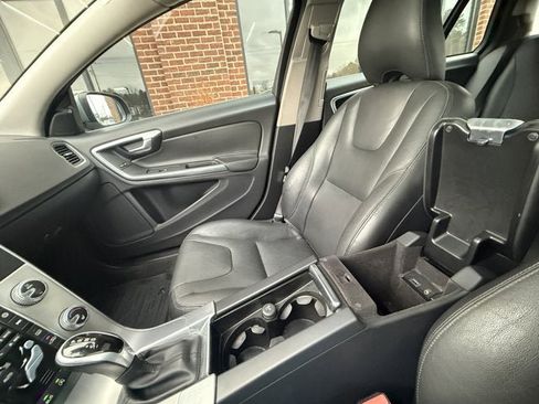 Used 2017 Volvo V60 T5 Premier w/ Convenience Package image 25