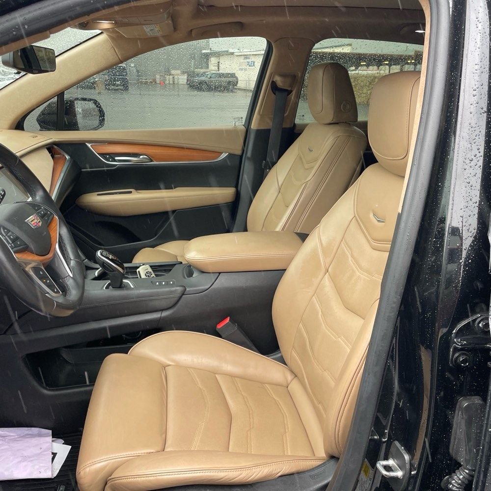 Used 2017 Cadillac XT5 Platinum w/ Driver Assist Package AWD/4WD image 5