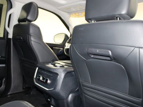 Used 2025 Ford Expedition Platinum image 42