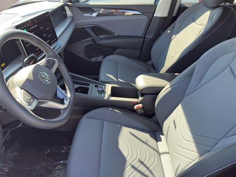 New 2026 Volkswagen Tiguan SE image 9