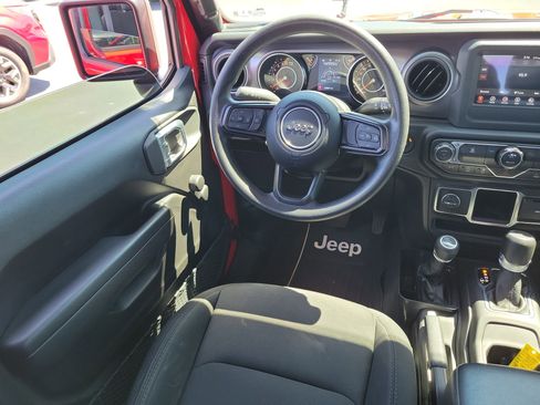 Used 2023 Jeep Gladiator Sport image 17