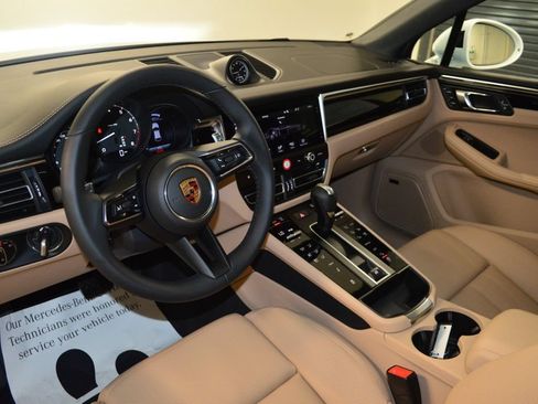 New 2026 Porsche Macan AWD/4WD image 4
