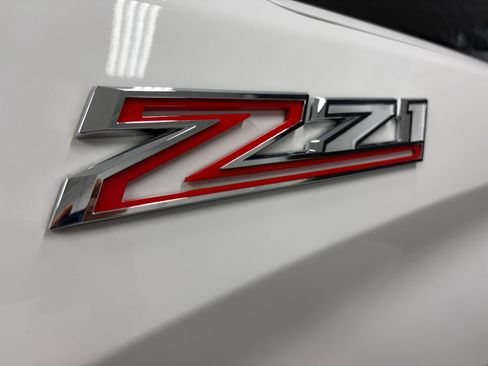Used 2019 Chevrolet Silverado 1500 LT Trail Boss AWD/4WD image 9