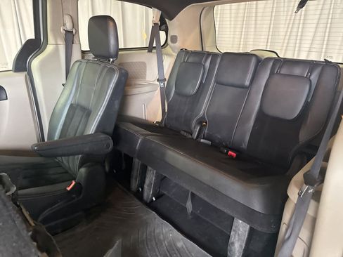 Used 2017 Dodge Grand Caravan SXT image 15