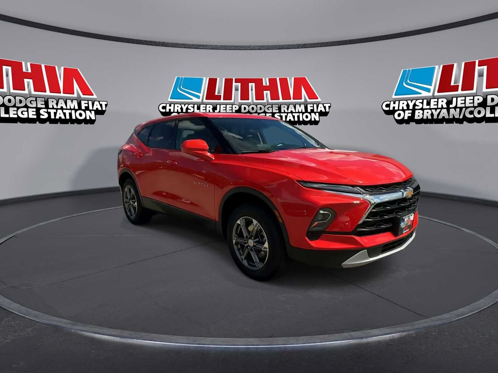 Used 2025 Chevrolet Blazer LT FWD image 2