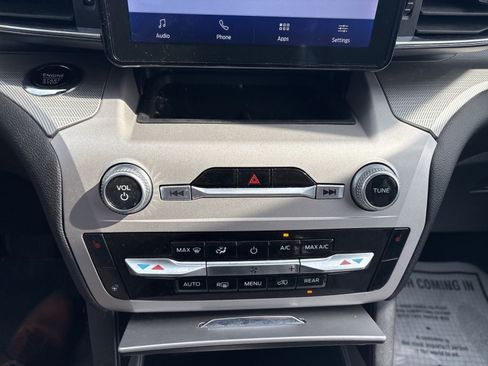 Used 2023 Ford Explorer XLT w/ Equipment Group 202A AWD/4WD image 17