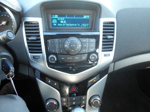 Used 2013 Chevrolet Cruze LT w/ All-Star Edition FWD image 16