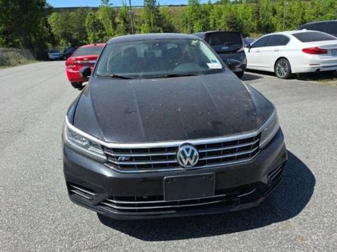 Used 2018 Volkswagen Passat 2.0T R-Line w/ R-Line Lighting Package FWD image 9