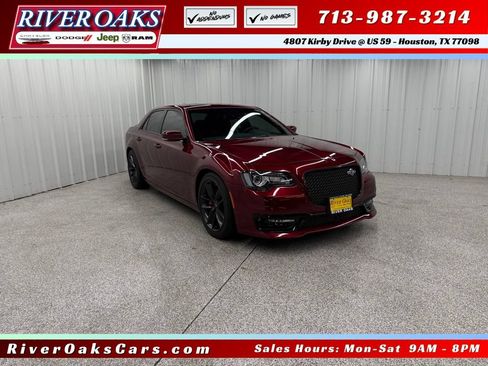 Used 2023 Chrysler 300 C RWD image 1
