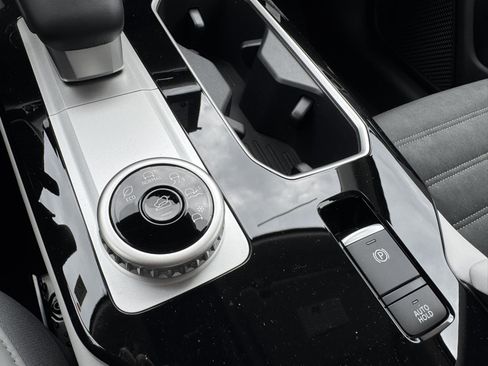 New 2025 Mitsubishi Outlander SE image 23