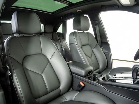 New 2026 Porsche Macan image 24