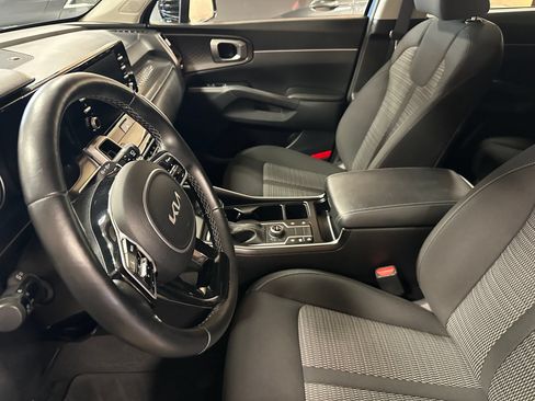 Used 2023 Kia Sorento LX AWD/4WD image 11