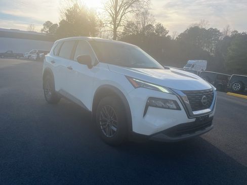 Used 2023 Nissan Rogue S image 3
