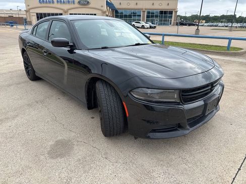 Used 2022 Dodge Charger SXT w/ Blacktop Package RWD image 18