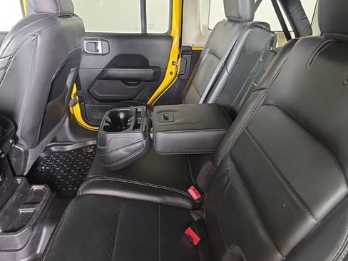 Used 2019 Jeep Wrangler Unlimited Sahara w/ Uconnect 4C Nav & Sound Group AWD/4WD image 24