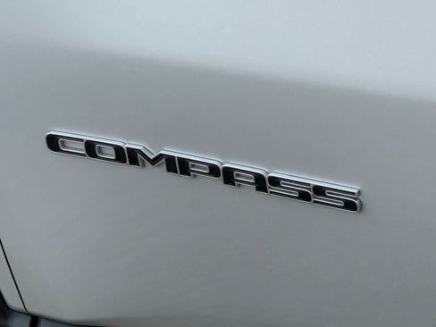 Used 2024 Jeep Compass Limited AWD/4WD image 9