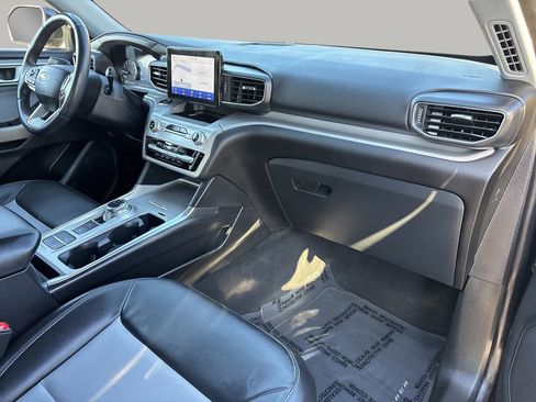 Certified 2022 Ford Explorer XLT w/ Equipment Group 202A image 12