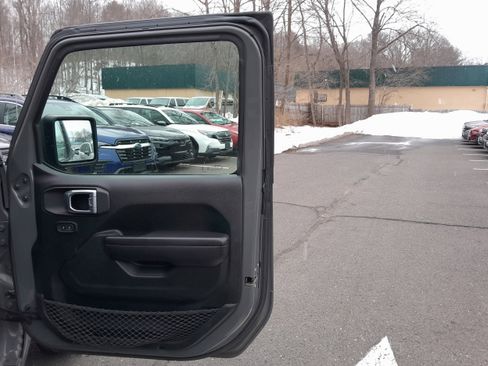 Used 2020 Jeep Wrangler Sport S image 32