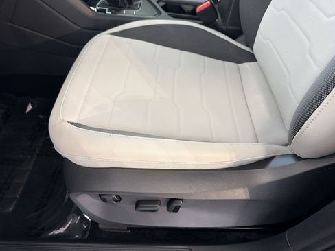 New 2026 Volkswagen Taos SE FWD image 15
