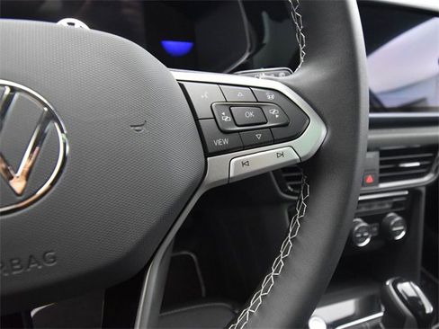 New 2024 Volkswagen Taos SE image 21