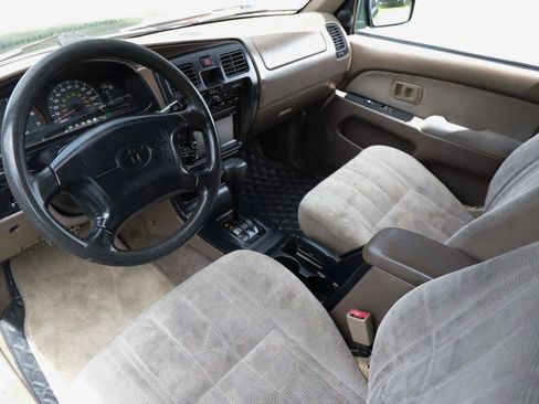 Used 2000 Toyota 4Runner SR5 w/ Upgrade Value Pkg 2 RWD image 4