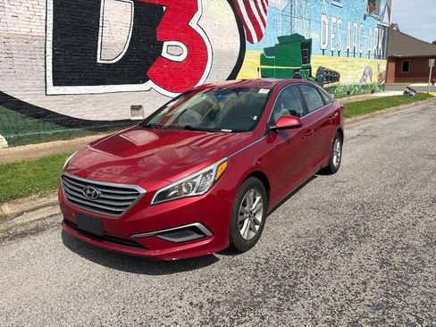 Used 2017 Hyundai Sonata SE FWD image 2
