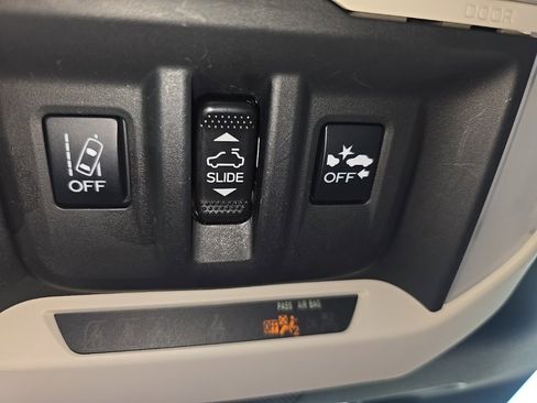 Used 2023 Subaru Forester Premium image 32