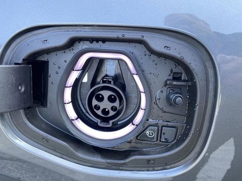 New 2025 Ford Escape SE w/ PHEV Premium Package image 46