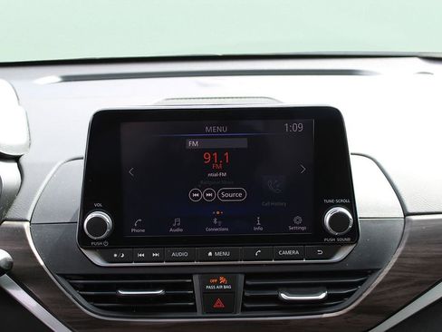 Used 2024 Nissan Altima 2.5 SV image 19