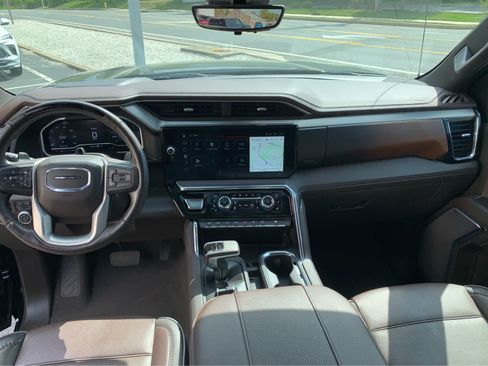 Used 2024 GMC Sierra 1500 Denali AWD/4WD image 10