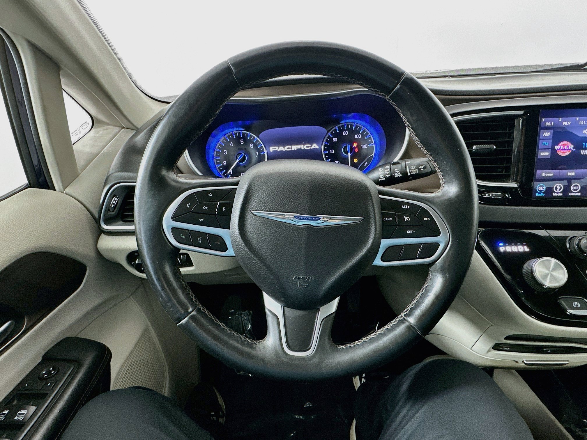 Used 2018 Chrysler Pacifica Touring-L Plus FWD image 11