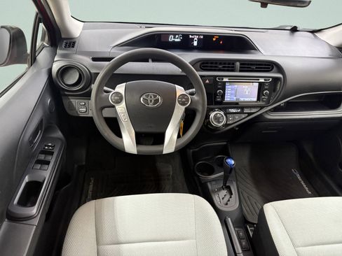 Used 2016 Toyota Prius C One image 9