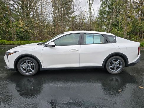 Used 2025 Kia K4 LXS image 28