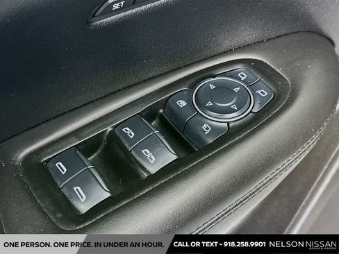 Used 2017 Cadillac XT5 Platinum AWD/4WD image 18