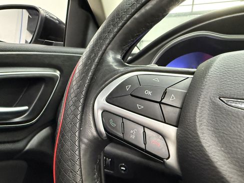 Used 2016 Chrysler 200 Limited image 15