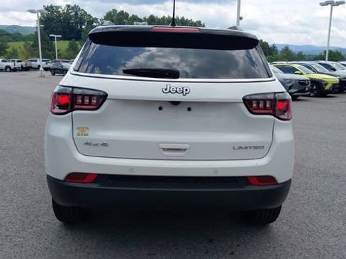 Used 2025 Jeep Compass Limited AWD/4WD image 5