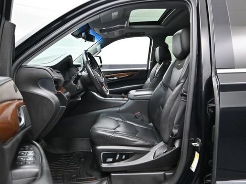 Used 2019 Cadillac Escalade Luxury AWD/4WD image 20